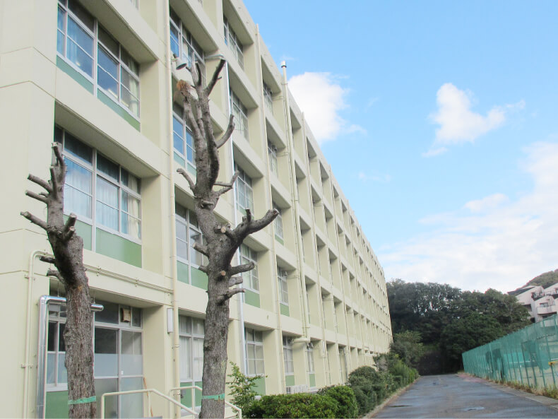 兵庫県立須磨友が丘高等学校管理普通教室棟 トイレ改修外その他工事