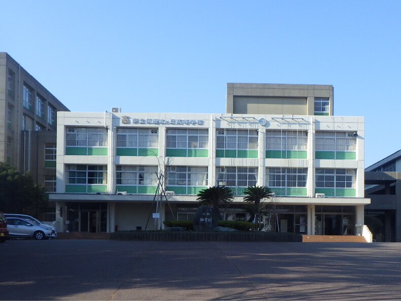 兵庫県立須磨友が丘高等学校管理普通教室棟 トイレ改修外その他工事