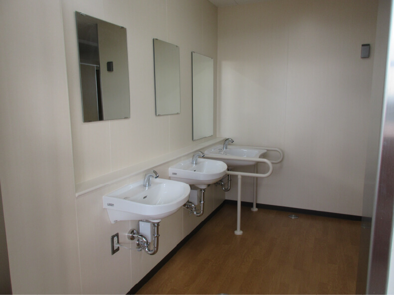 兵庫県立須磨友が丘高等学校管理普通教室棟 トイレ改修外その他工事